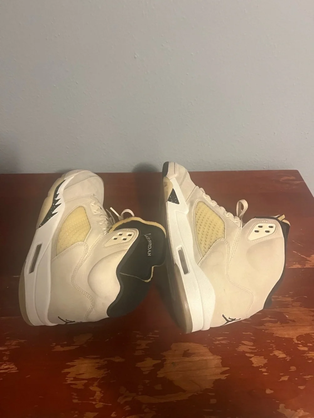 Jordan High-Top Sneakers in Cream and Black Accents Air Jordan 5 Sail SE